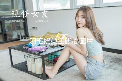 羽毛挠女生脚心图片